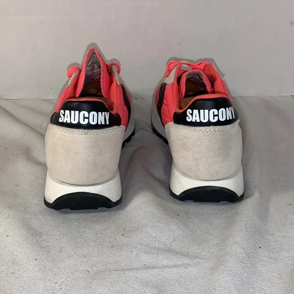 Saucony Womens Jazz Original Pink and Beige Retro Runner Sneakers